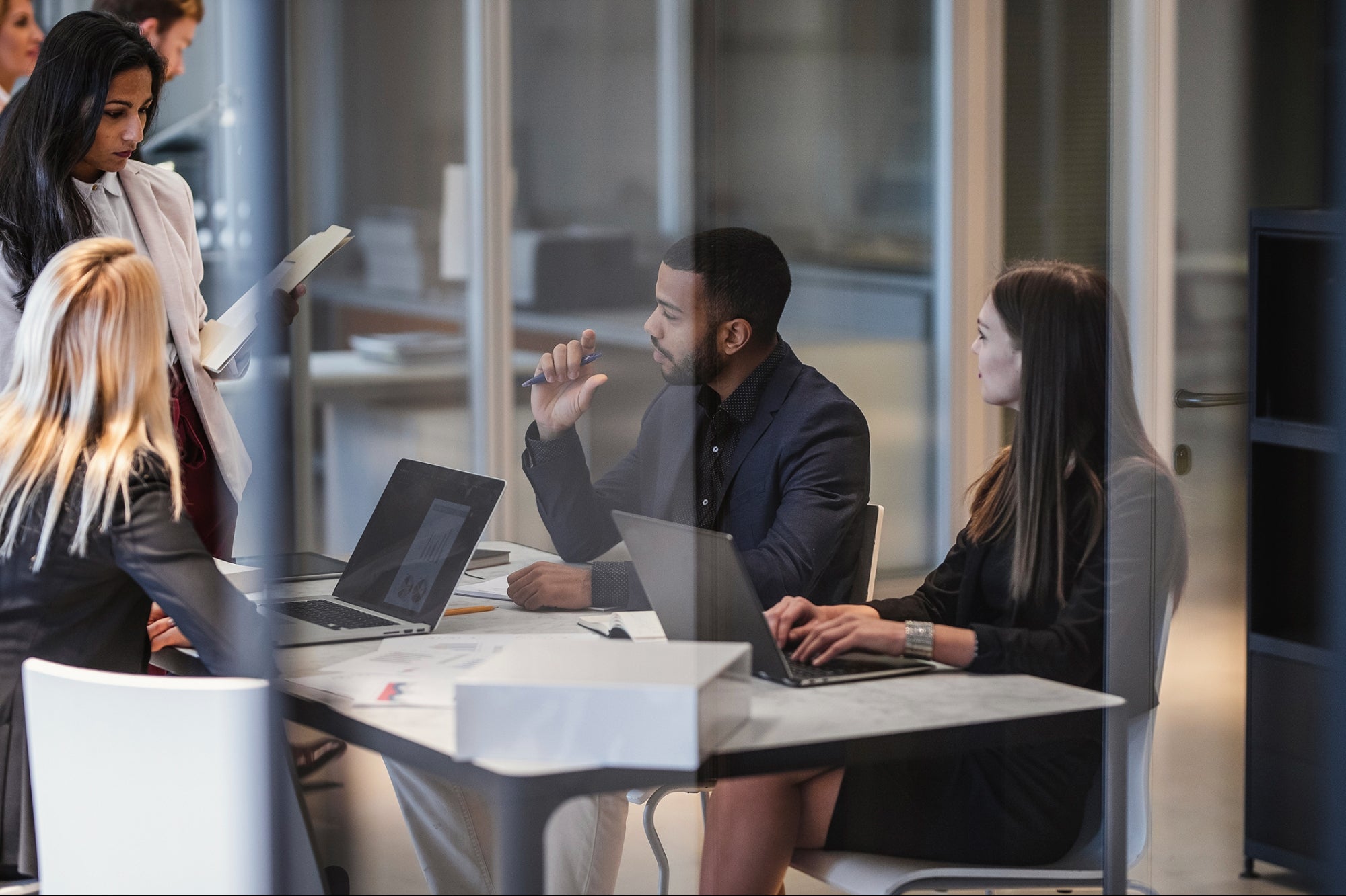 If Your Leadership Style Is Ever Judged By Others, Here's 8 Things You Should Do