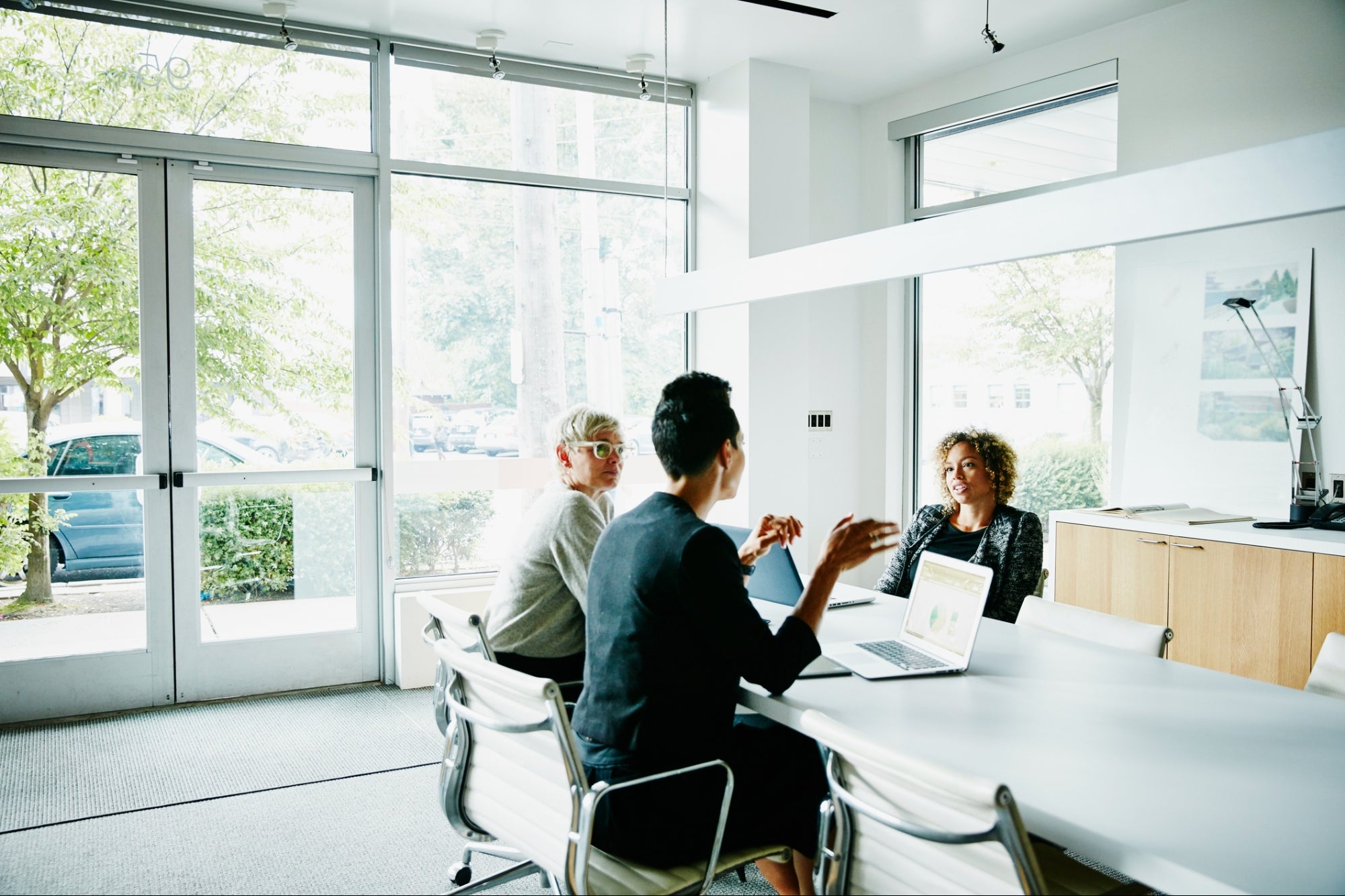 Should You Market Your Product to Enterprises or Small Businesses? Here's How to Decide.