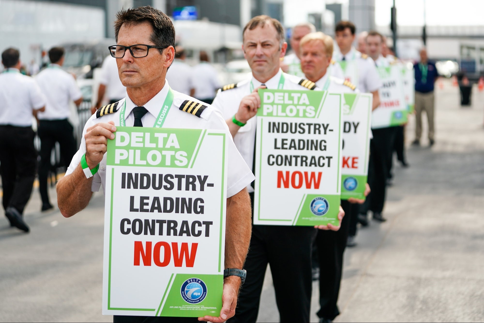 Delta Air Lines Pilots Are Getting A 34% Raise By 2026