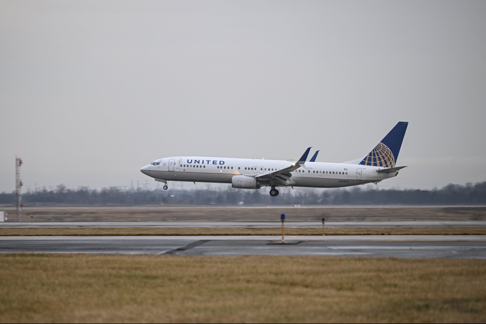 'He Was Going to Kill All the Men On the Plane': Horrifying Details Emerge From Passenger Aboard Flight Where Man Tried to Stab Flight Crew