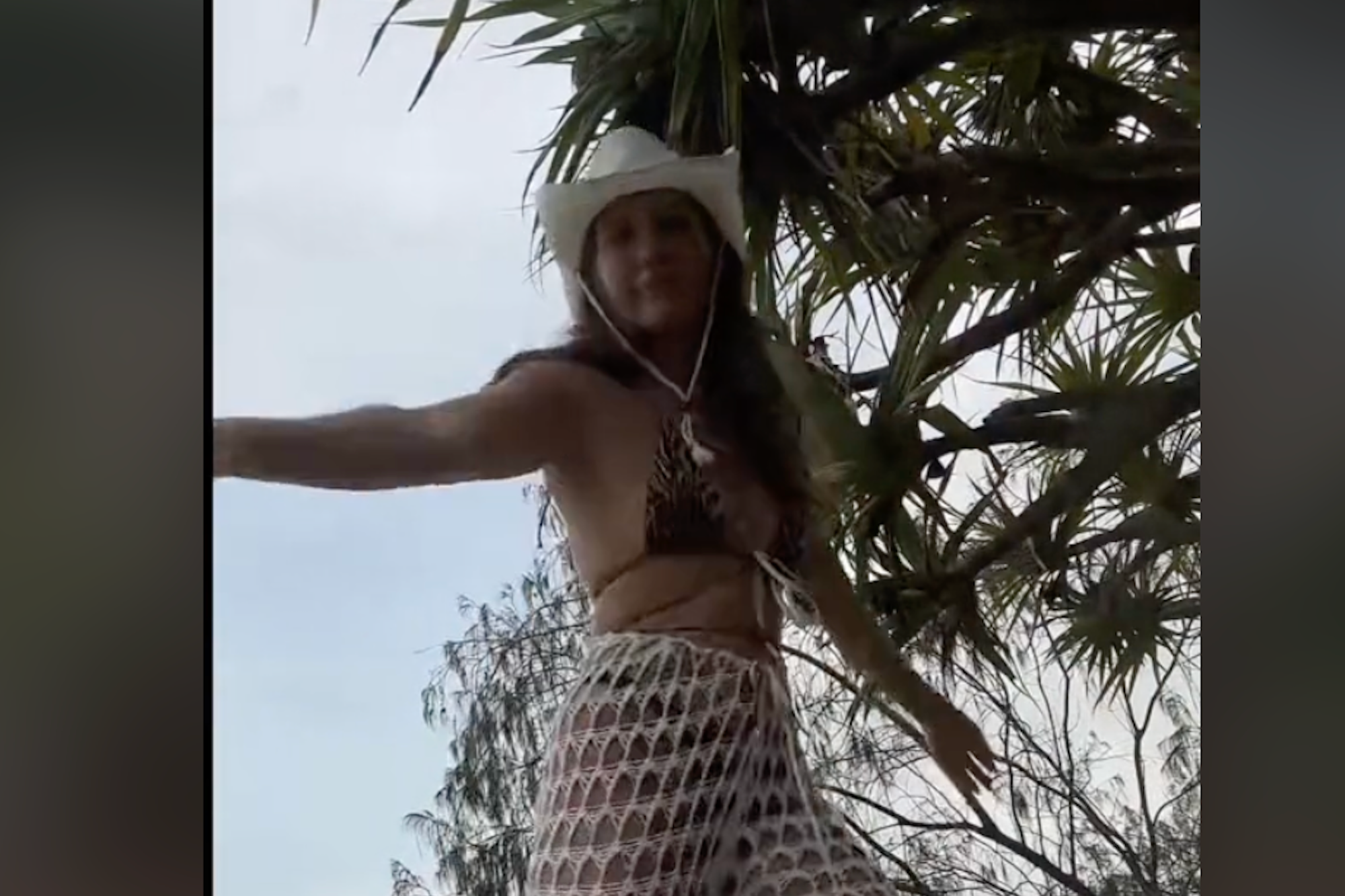 'Cover Yourself': Model Slams Beach Bar Staff for 'Dress Code'