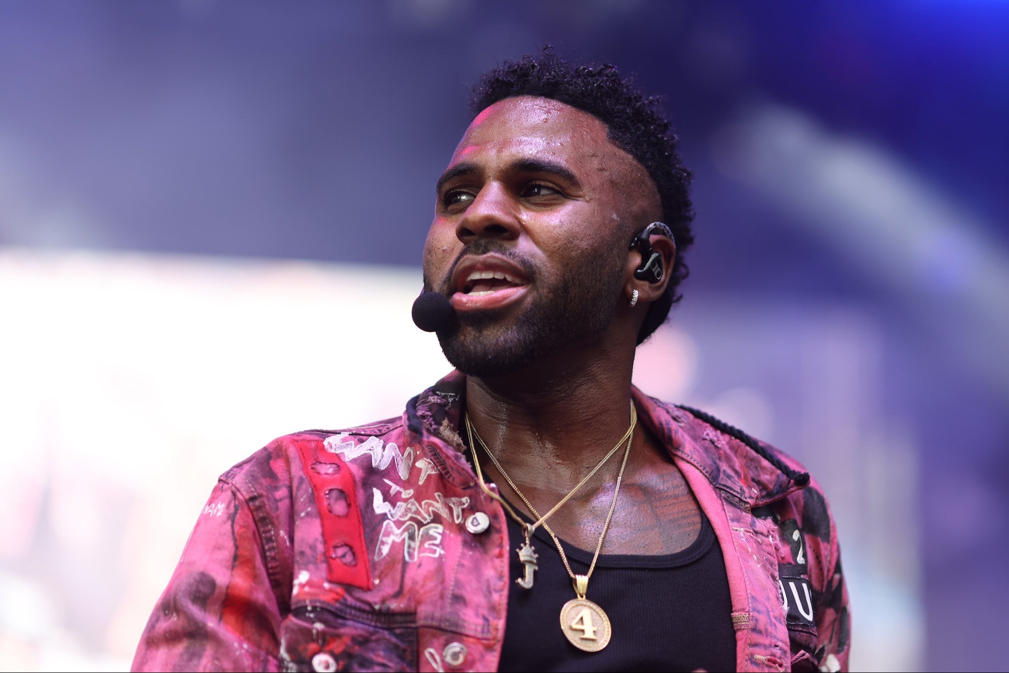 'I Can't Say Thank You Enough': Jason Derulo Surprises Waiter By Paying Off Semester of College With $5,000 Tip