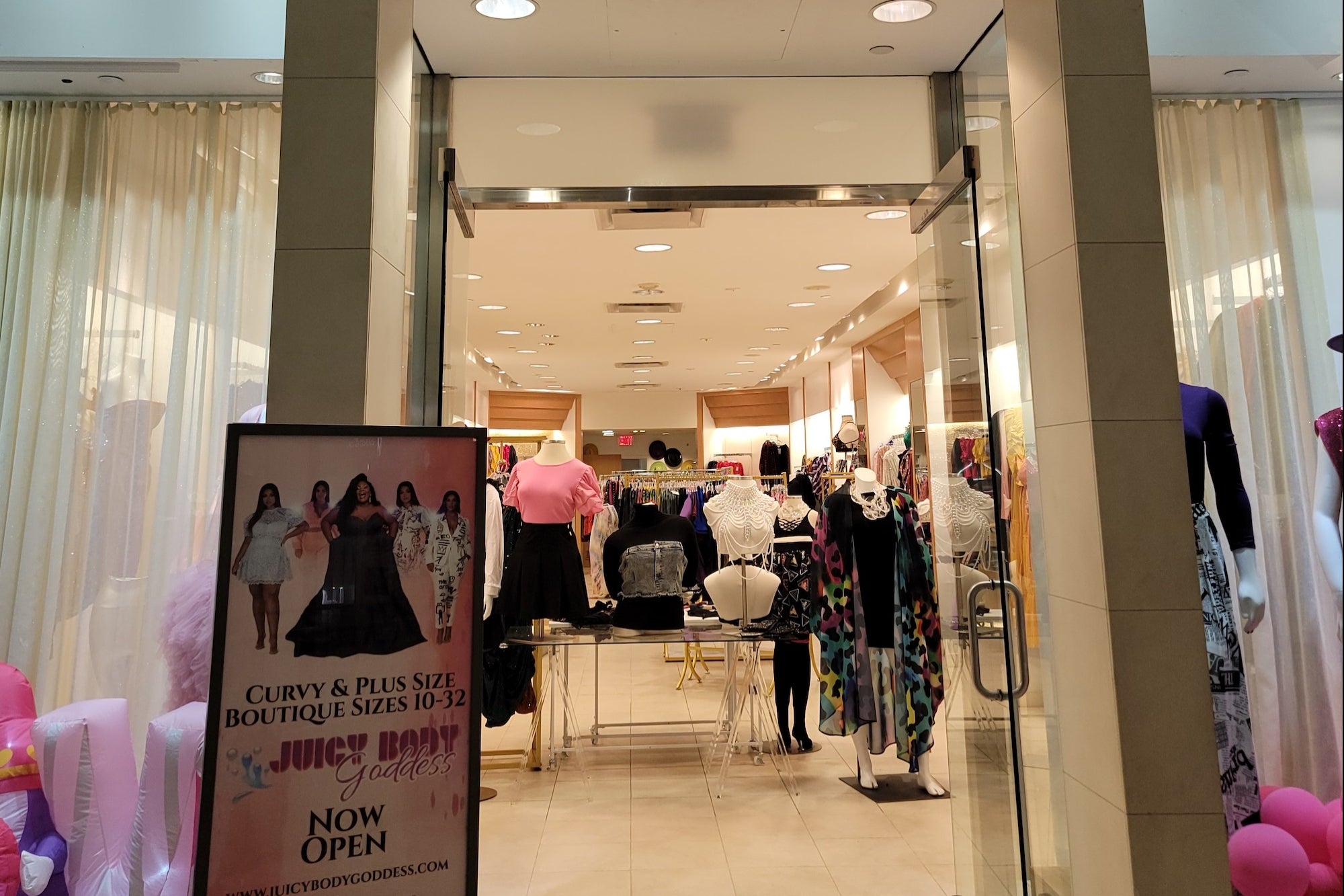 Dress Shop Owner Emotionally Gifts Teen Free Prom Dress: 'She's Never Going to Forget How Special You Made Her Feel