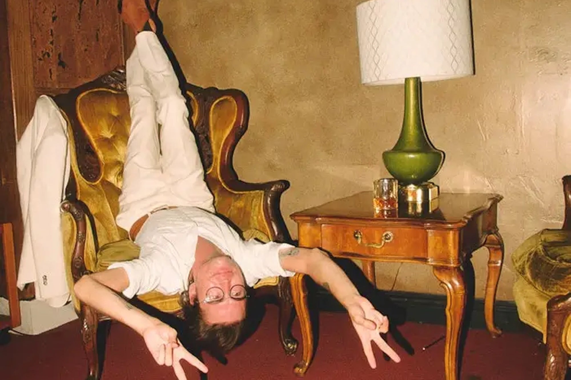 A Guy Is Using ChatGPT to Turn $100 Into a Business Making as Much Money as Possible. Here Are the First 4 Steps the AI Chatbot Gave Him.