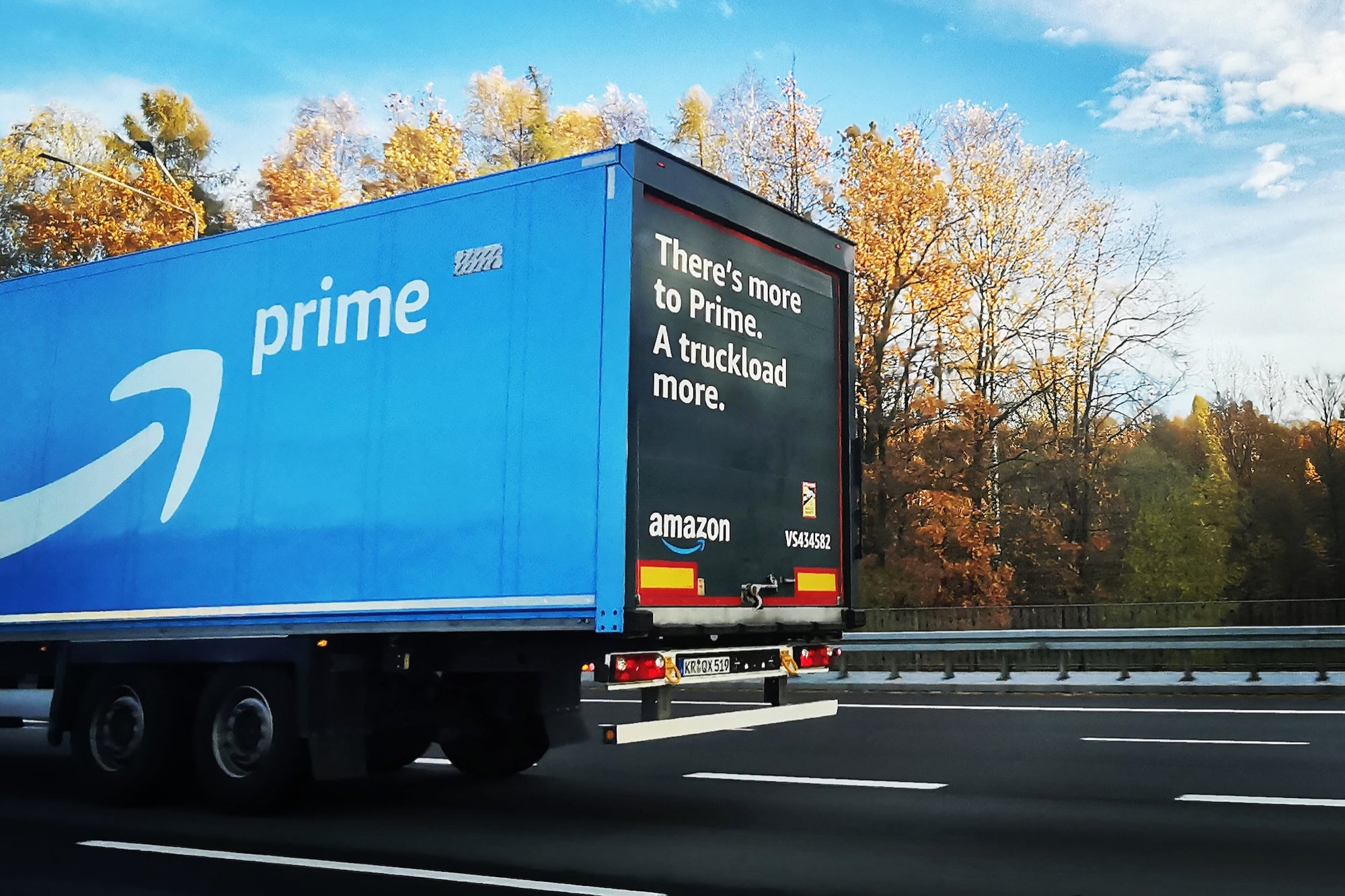 Amazon Driver Donates $10,000 to Charity After Being One of the Most 'Thanked' Drivers