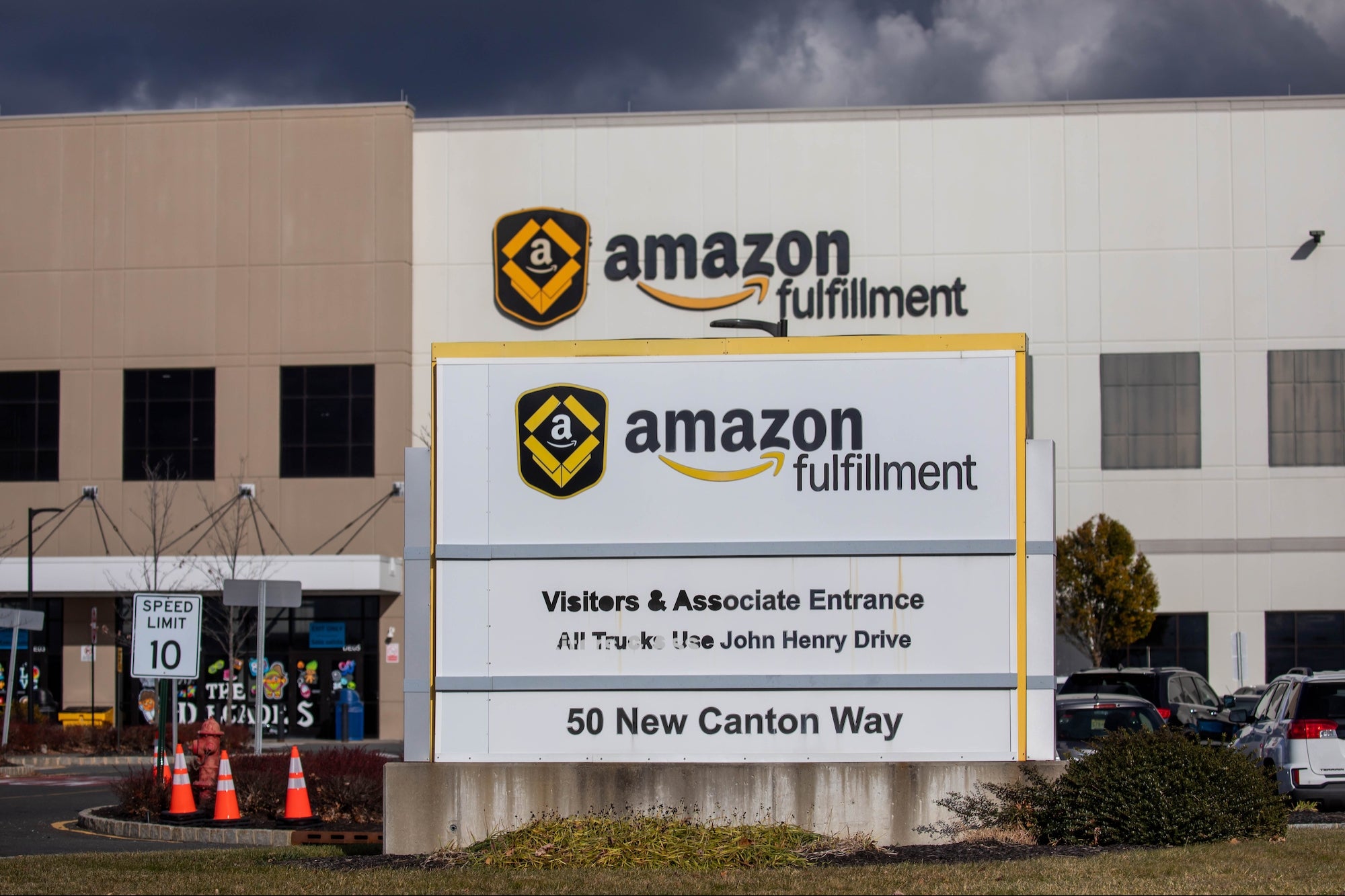 'This Conduct Is Wrong And Criminal': Amazon Consultant Will Plead Guilty To Bribing Amazon Employees