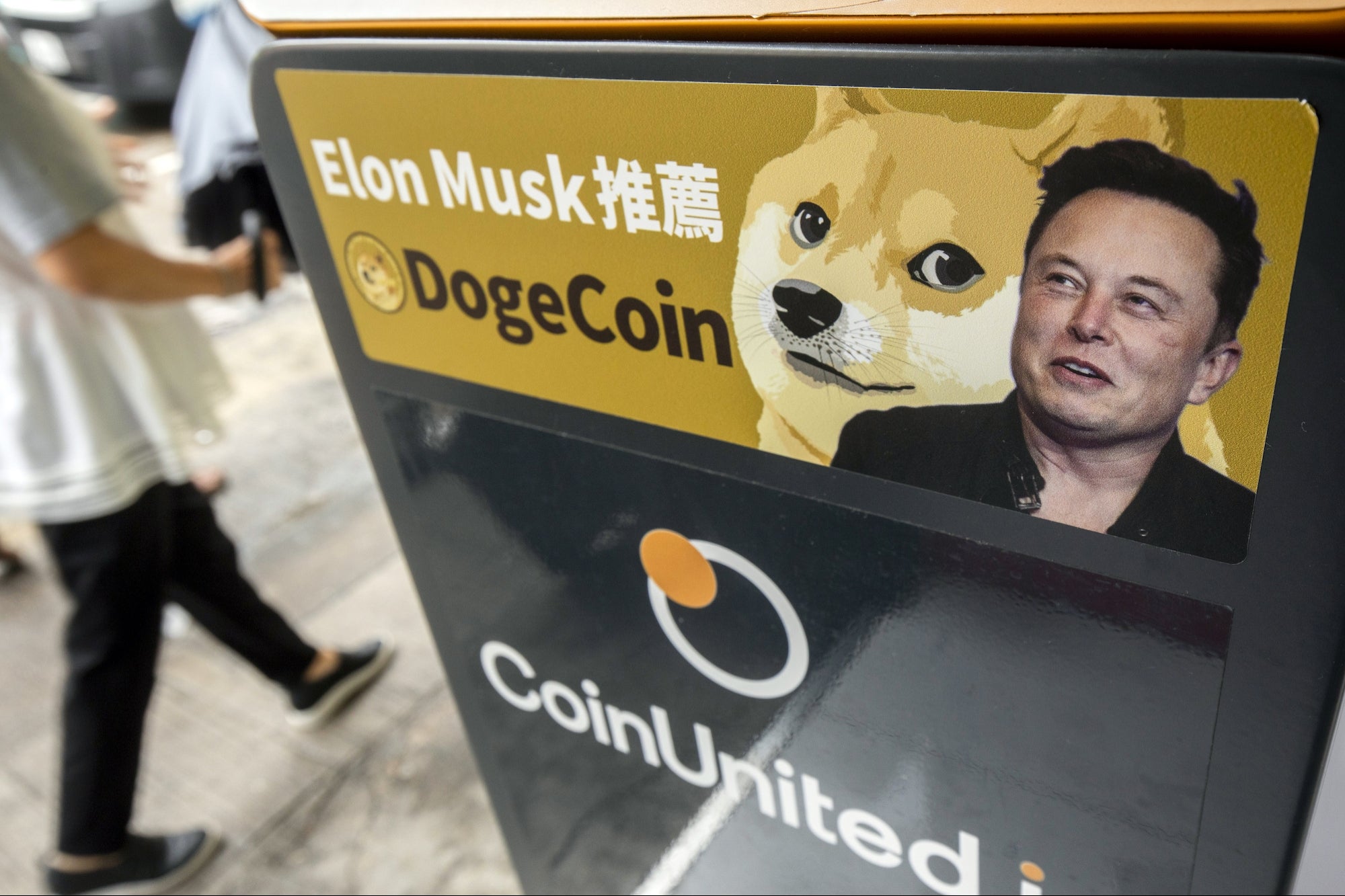 Elon Musk Changes Twitter's Logo to a Meme Amid Dogecoin Lawsuit