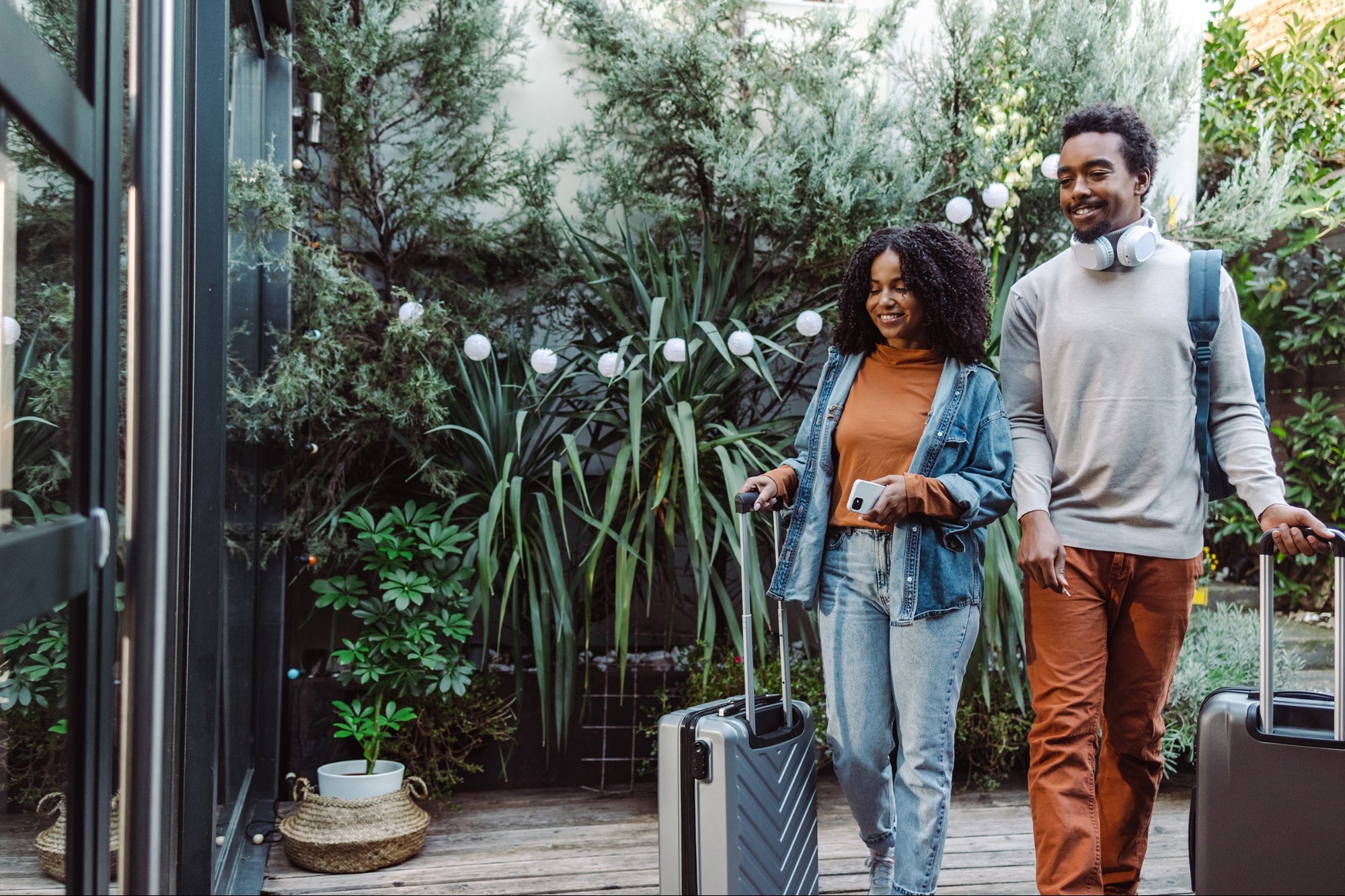 The Pros and Cons of Hosting on Airbnb, VRBO and The Landing