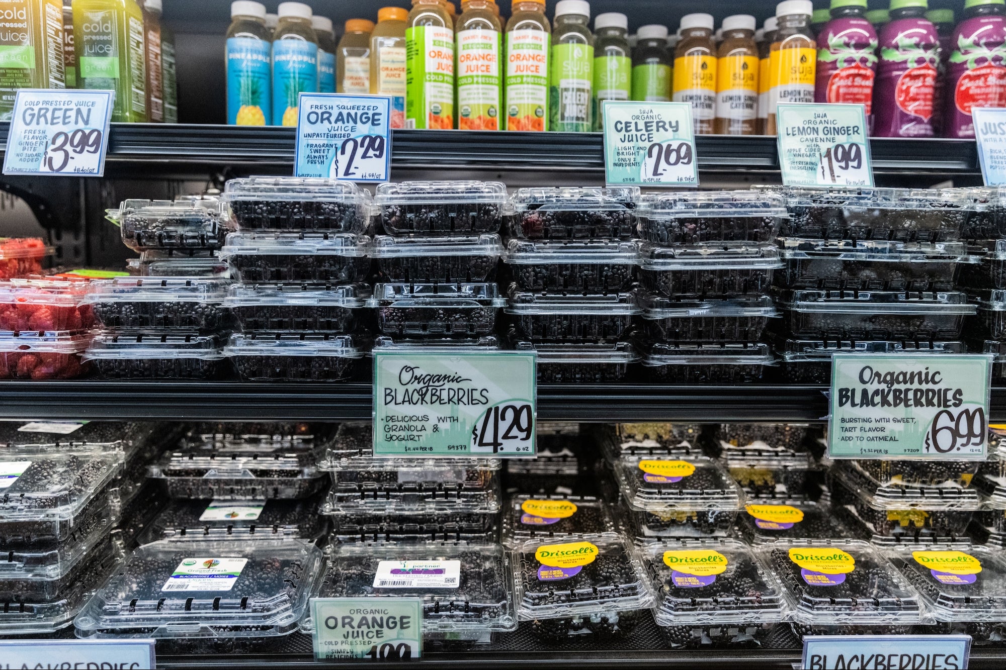 'We're Helping Everybody': Grocery Shoppers Treated to Over $2,000 of Free Food After Store's Refrigerating System Breaks