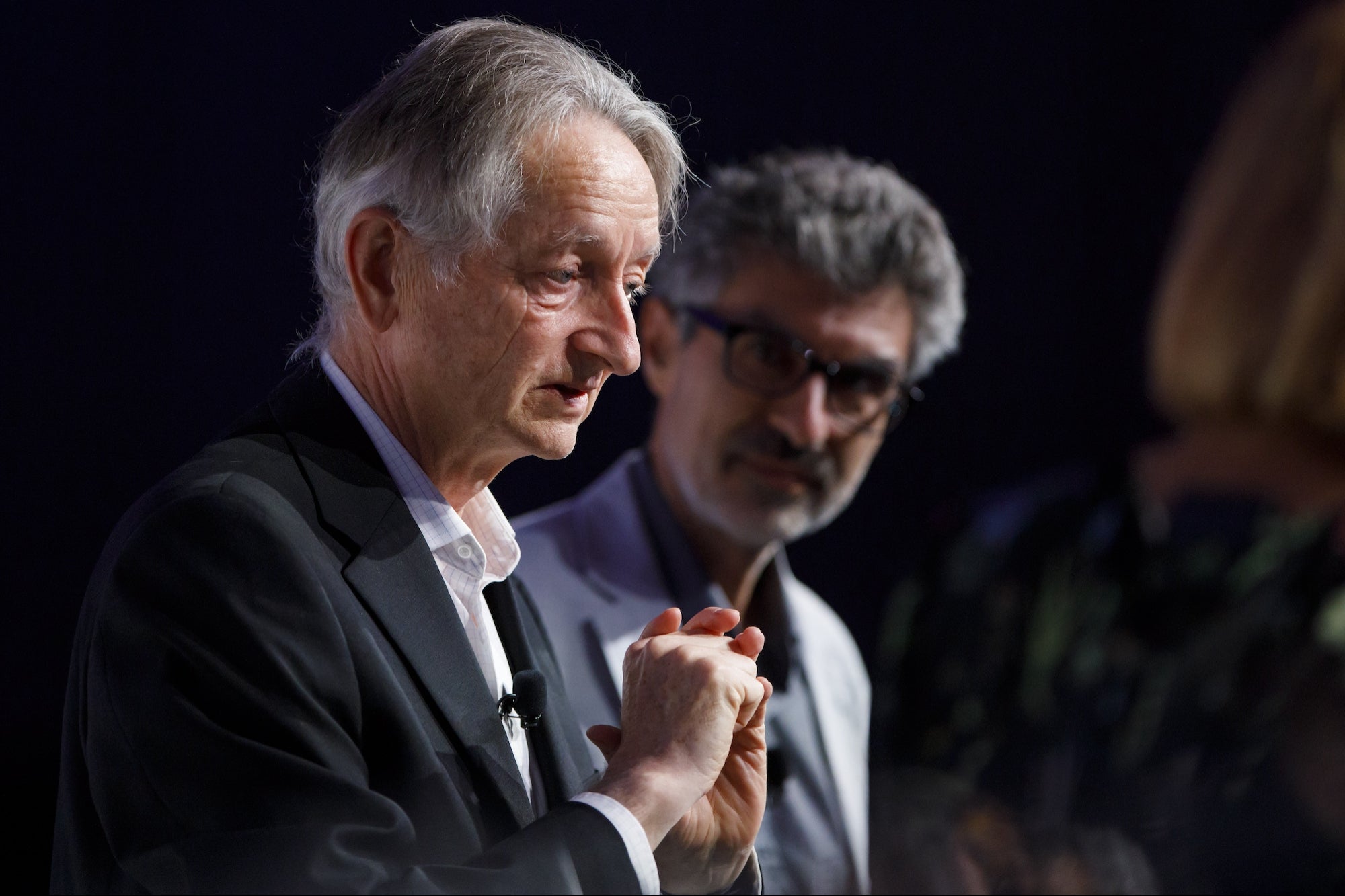 AI 'Godfather' Quits His Job at Google Warning of 'Scary' Outcomes
