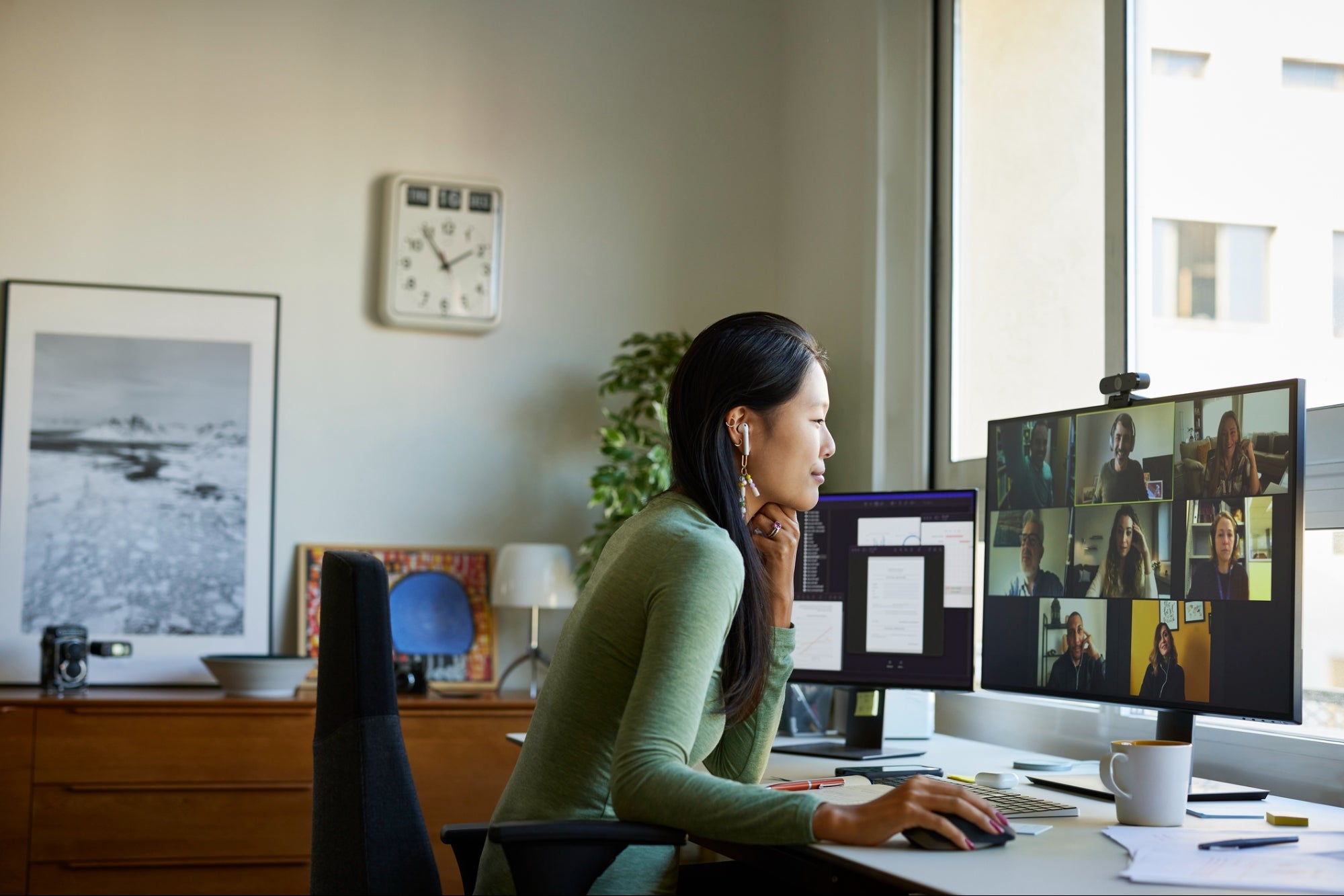 The Pros and Cons of 'Cameras On' During Virtual Meetings