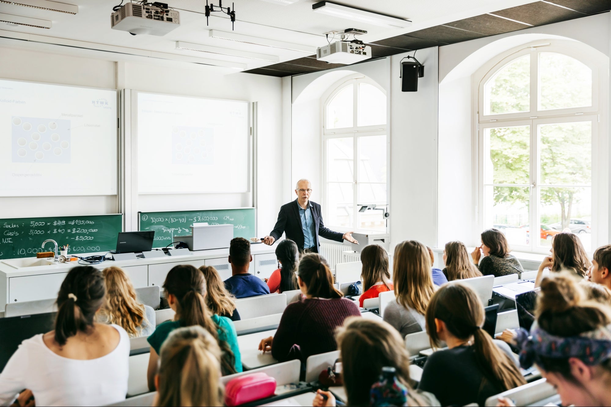 AI is Disrupting Higher Education — Will Traditional Colleges Survive?