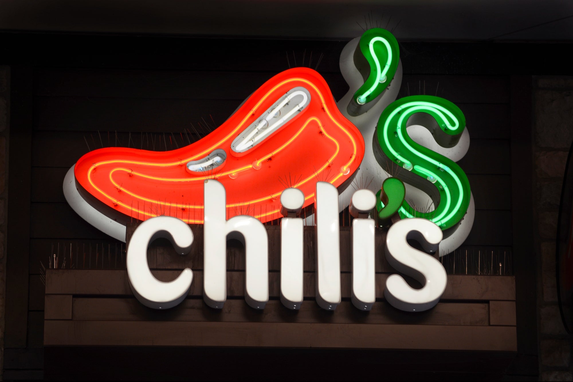 'Iconic': Woman Defies Wedding Food Budget by Ordering Chili's for Guests