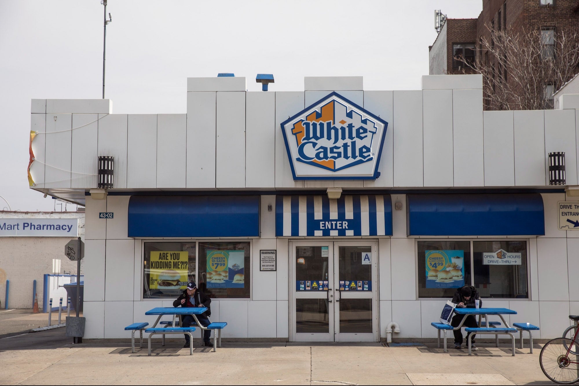 Woman Ties the Knot at White Castle Almost 30 Years After the Chain Gave Her Free Food as a Homeless Teen