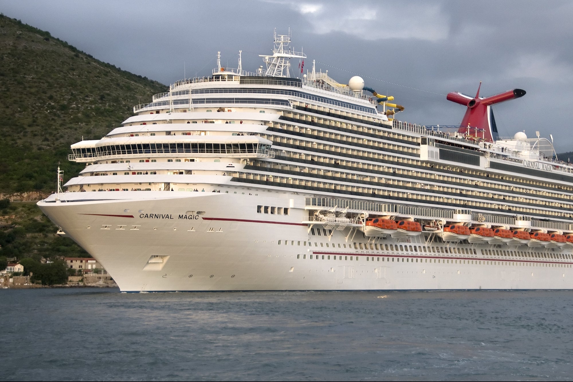 'Devastated': Man Falls Overboard on Cruise in Bahamas, Fiancé Speaks Out