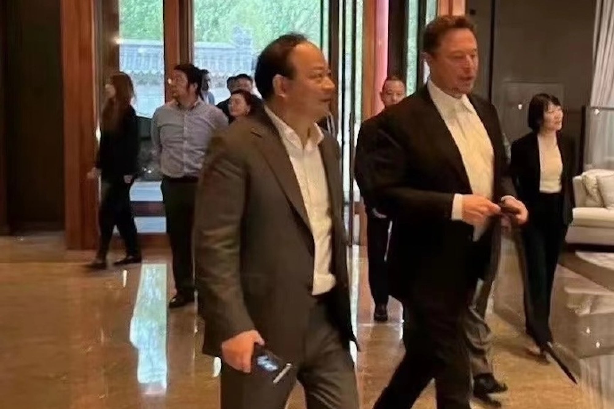 As CEOs Head to China, Elon Musk Hailed as 'Global Idol' and Treated to 16-Course Dinner