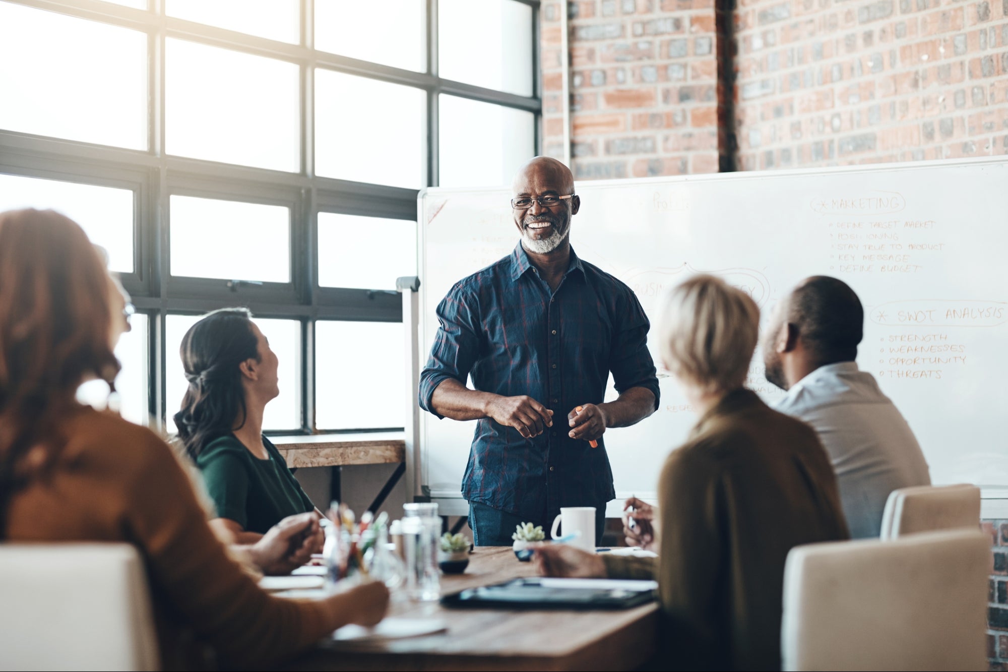 How (and When) to Be Quiet as a Tactic for Motivating Teams and Negotiating Deals