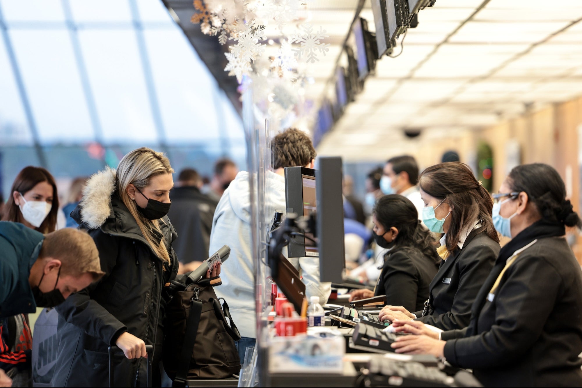 Massive Crowds After Flight Delays and Cancellations Are Chaotic For Passengers. United Airlines Is Trying to Fix That.