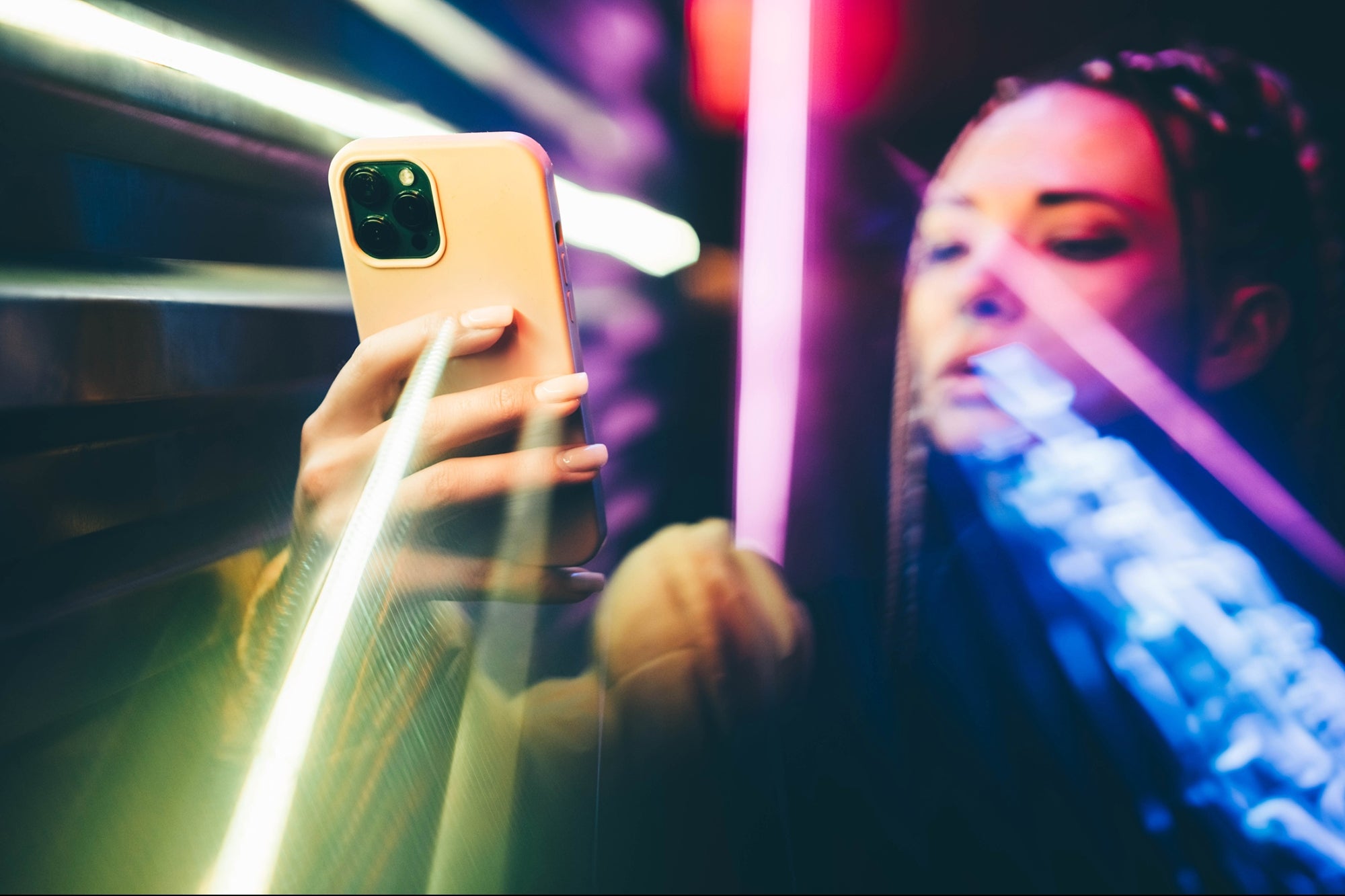 4 AI Trends That Have Helped the Creator Economy (and How to Take Advantage)