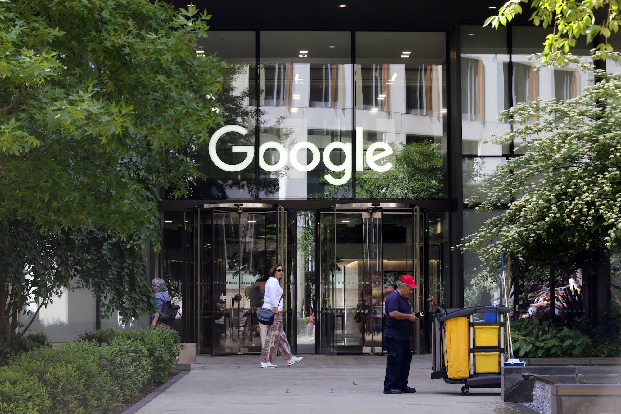 Google Engineers Rake in Big Bucks with Base Salaries up to $718,000, According to a New Report