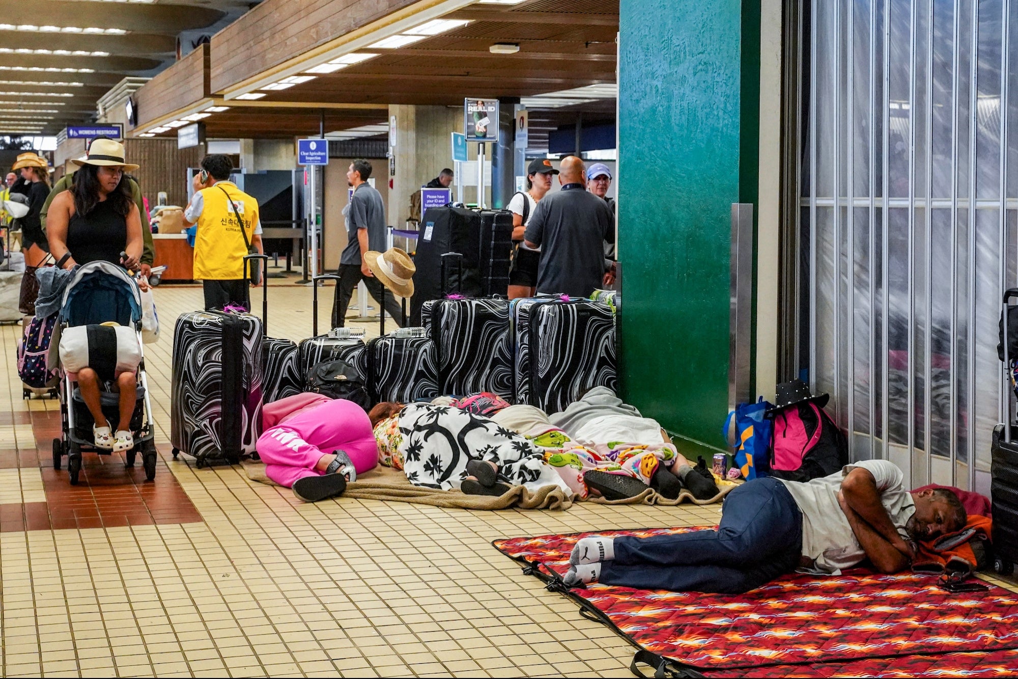 Here's How Major Airlines Are Handling the Maui Wildfire Crisis — Cancelations, Fees, and More