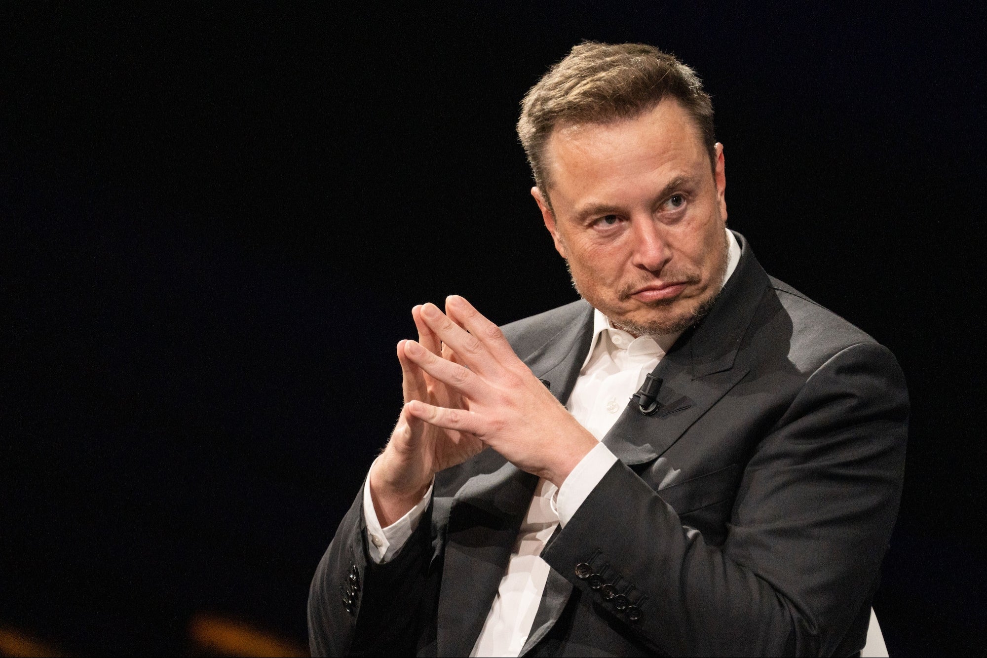 Elon Musk Accused of Deliberately Slowing Down Links to News Outlets and Competitors on X