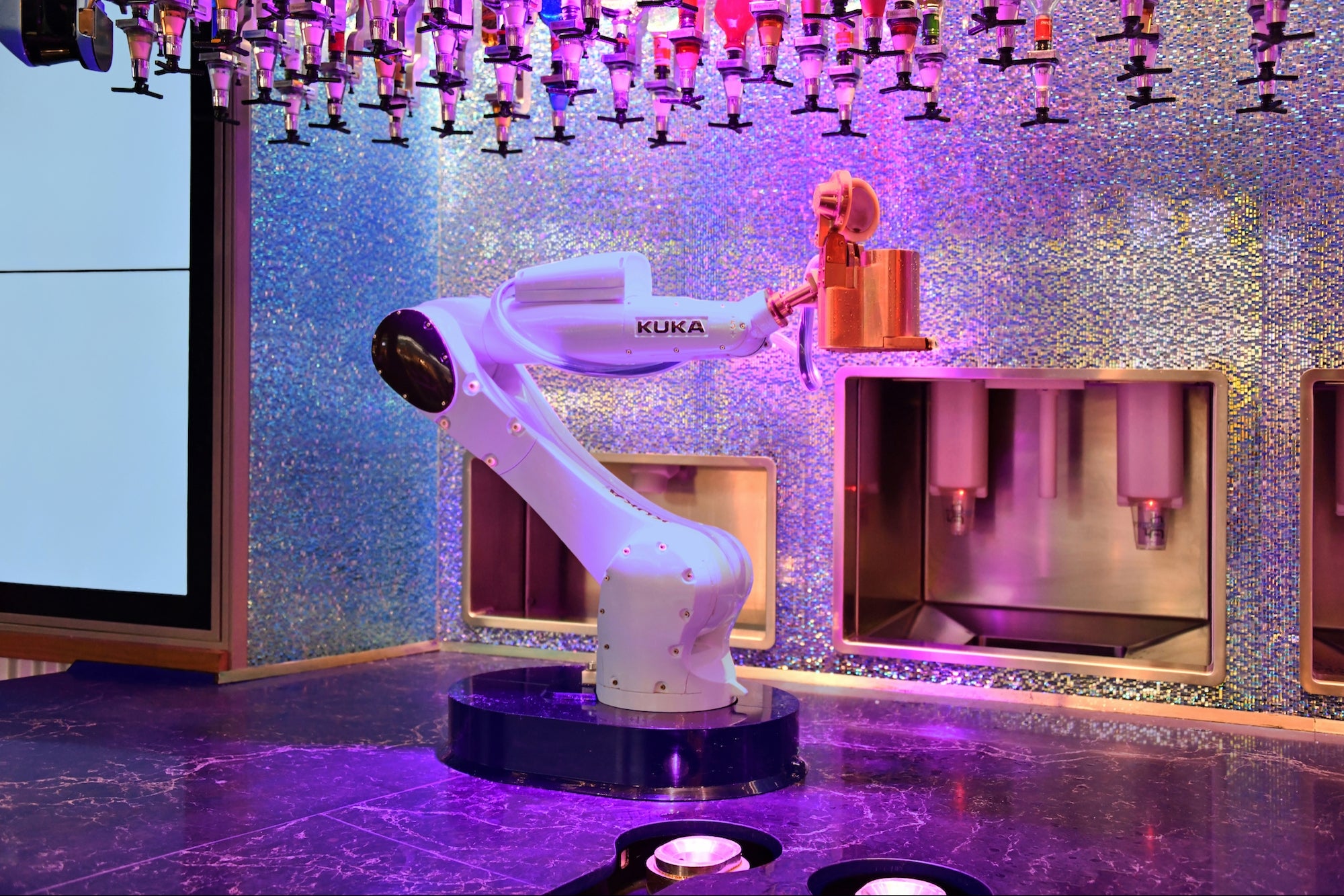 'Some Things You Can't Replace': 65% of Jobs in Las Vegas Will Be Replaced By Robots, According to a New Report