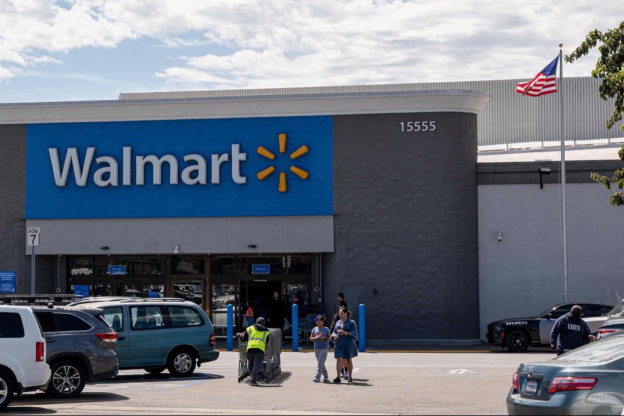 Walmart Takes Bold Step to Combat Rising Crime in Retail with In-House Police Station