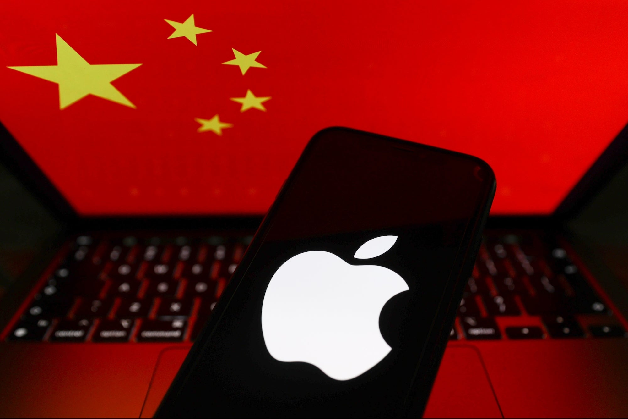 Apple Incurs $200 Billion Loss in 2 Days as China's iPhone Bans Shakes Stock Market Confidence