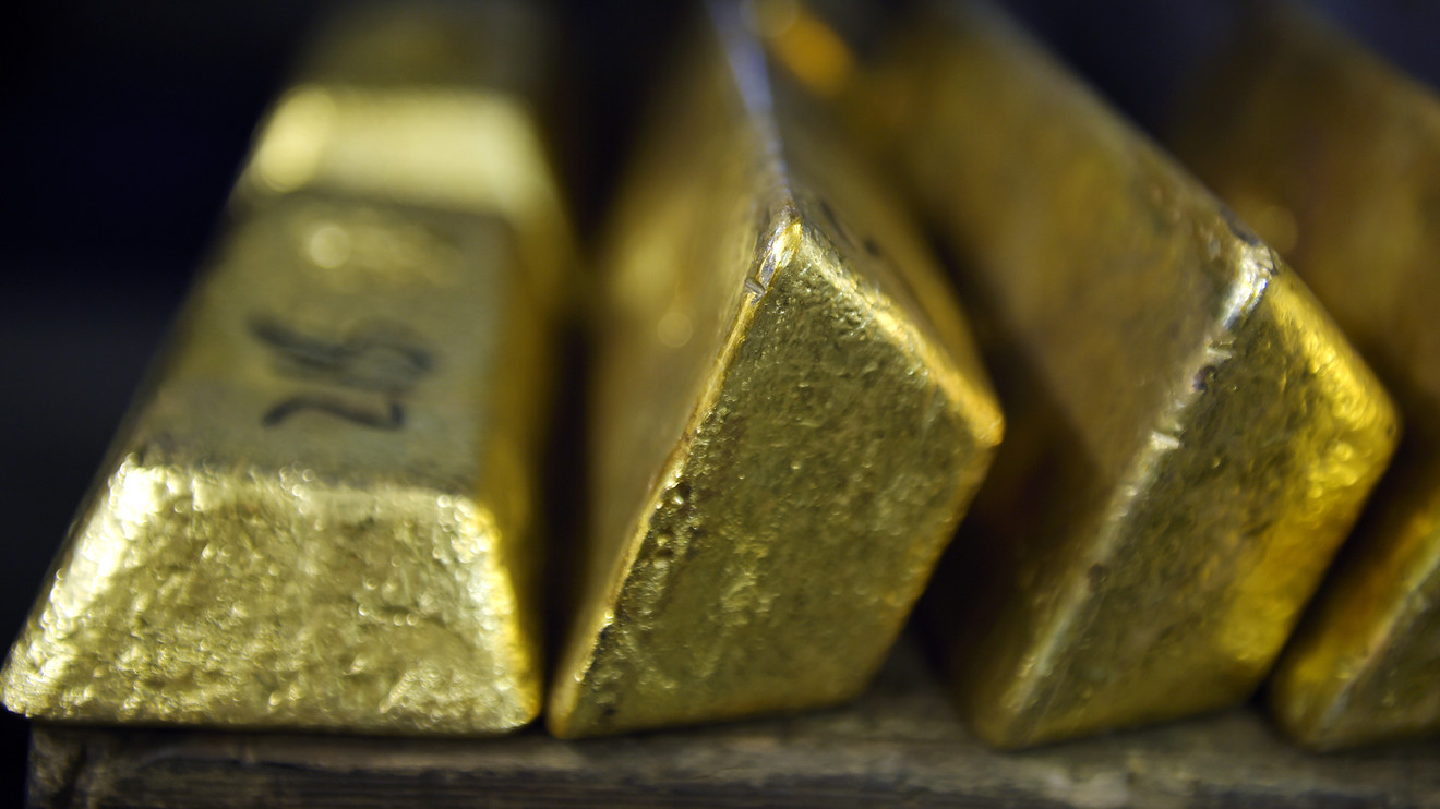 Metals Stocks: Gold retreats from 3-month high to start the week