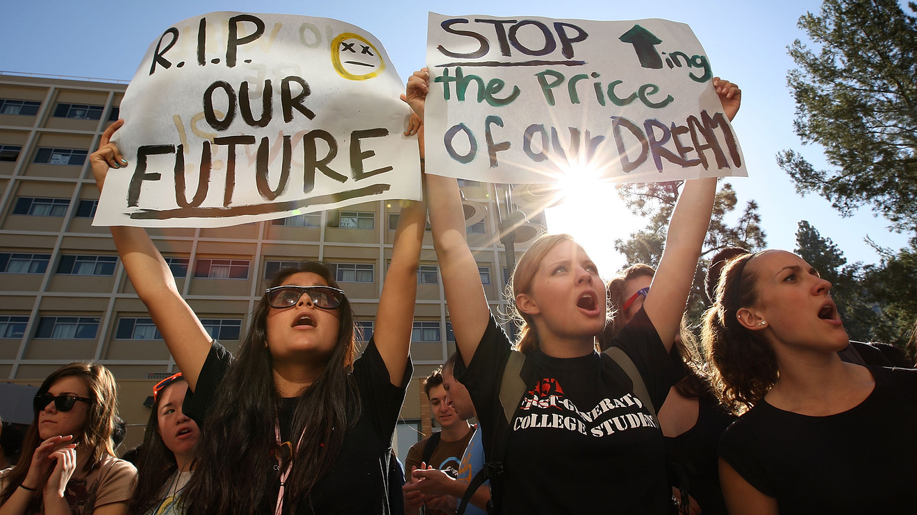 Credit.com: Many students are rethinking college, some grads even regret their degree